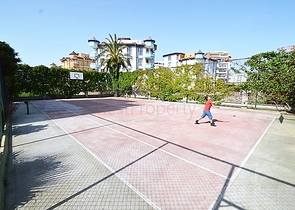 مجمع سكني بشقق مختلفة في أنطاليا