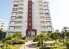 مجمع سكني بشقق مختلفة في أنطاليا