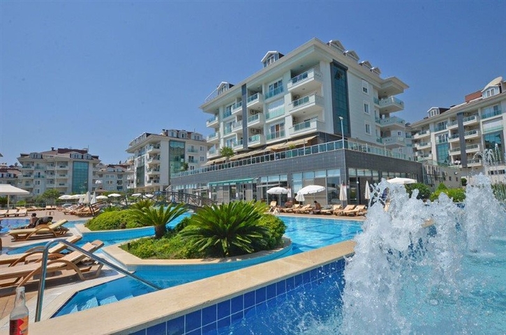 شقة ضمن مجمع عصري في ألانيا