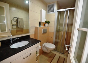 شقة ضمن مجمع عصري في ألانيا