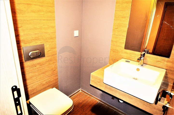 مجمع سكني بشقق مختلفة في أنطاليا