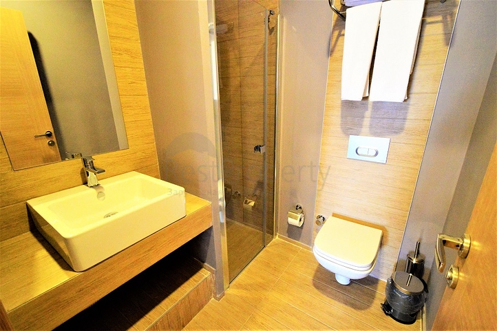 مجمع سكني بشقق مختلفة في أنطاليا