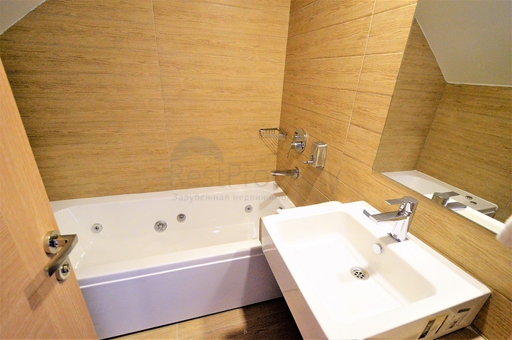 مجمع سكني بشقق مختلفة في أنطاليا