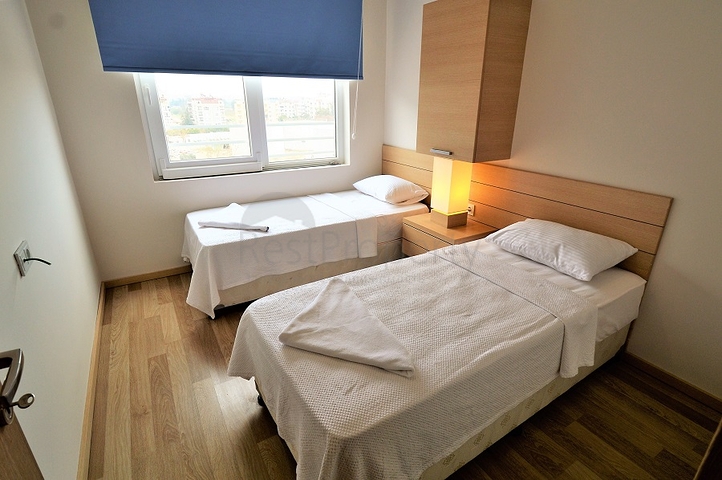 مجمع سكني بشقق مختلفة في أنطاليا