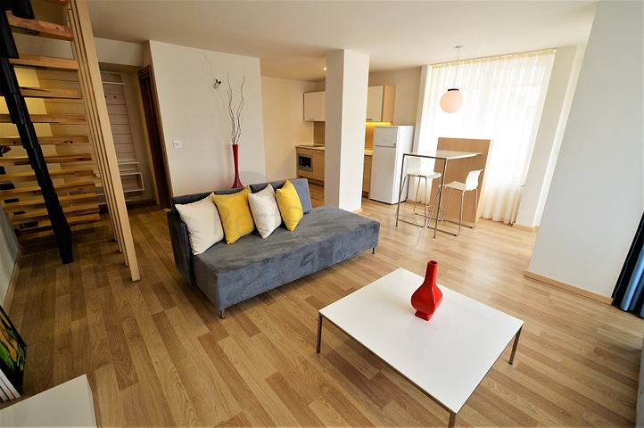 مجمع سكني بشقق مختلفة في أنطاليا