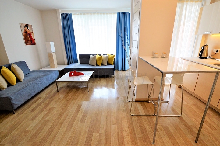 مجمع سكني بشقق مختلفة في أنطاليا