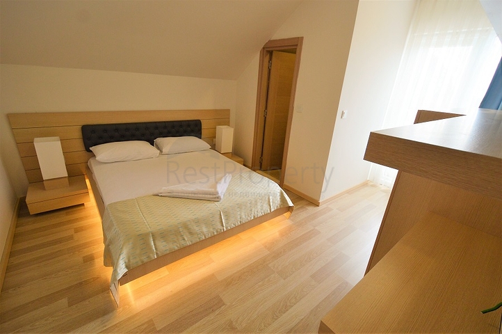 مجمع سكني بشقق مختلفة في أنطاليا