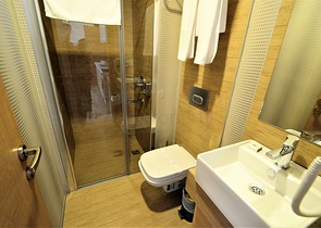 مجمع سكني بشقق مختلفة في أنطاليا