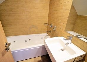 مجمع سكني بشقق مختلفة في أنطاليا