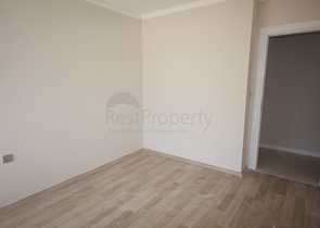 مجمع عصري حديث يحتوي على شقق بتصاميم مختلفة في أنطاليا