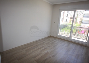 مجمع عصري حديث يحتوي على شقق بتصاميم مختلفة في أنطاليا