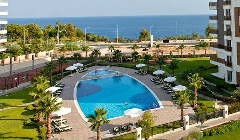 أحد افخم المجمعات في أنطاليا على البحر مباشرة