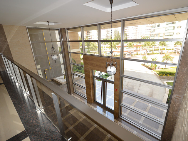 أحد افخم المجمعات في أنطاليا على البحر مباشرة