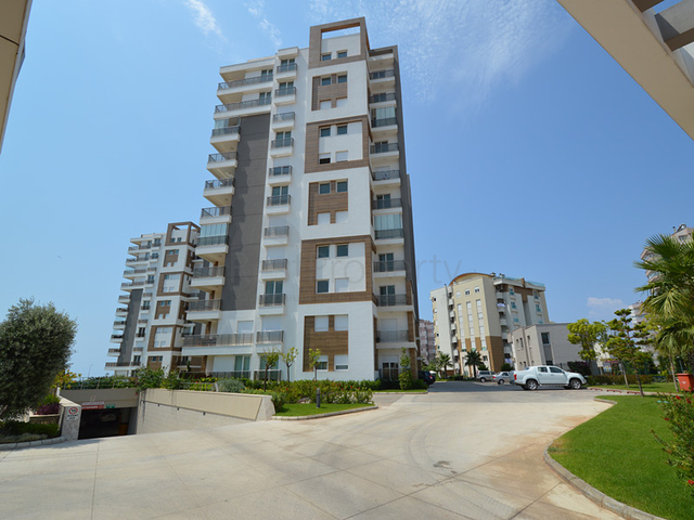 أحد افخم المجمعات في أنطاليا على البحر مباشرة