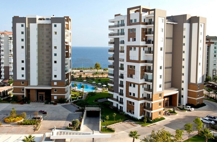 أحد افخم المجمعات في أنطاليا على البحر مباشرة