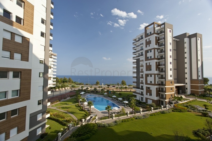 أحد افخم المجمعات في أنطاليا على البحر مباشرة