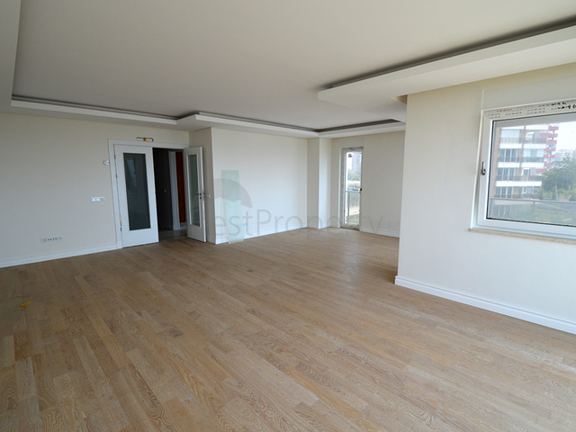 أحد افخم المجمعات في أنطاليا على البحر مباشرة