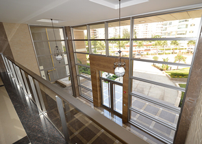 أحد افخم المجمعات في أنطاليا على البحر مباشرة