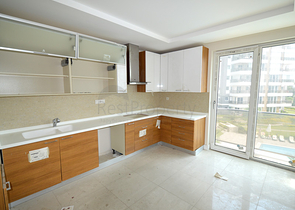 أحد افخم المجمعات في أنطاليا على البحر مباشرة