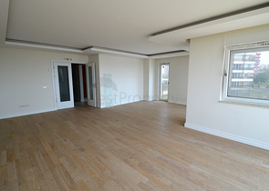 أحد افخم المجمعات في أنطاليا على البحر مباشرة