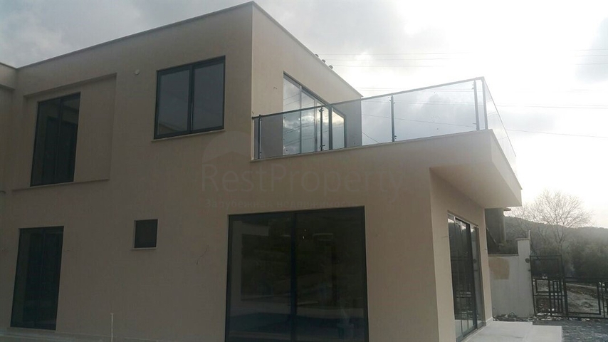 فيلا فاخرة بأربع غرف نوم في الانيا