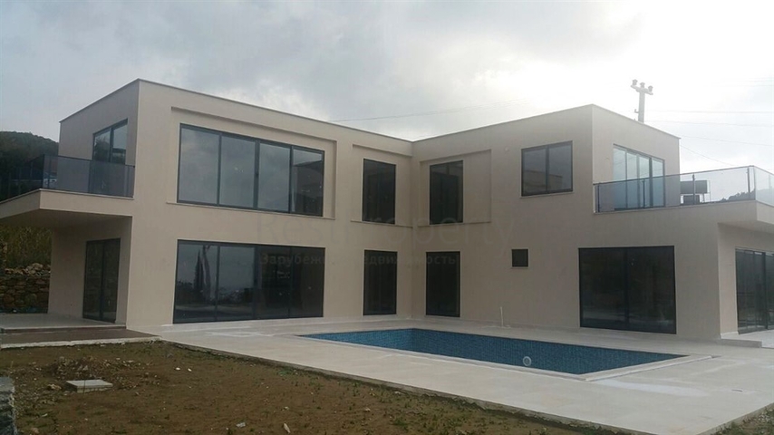 فيلا فاخرة بأربع غرف نوم في الانيا