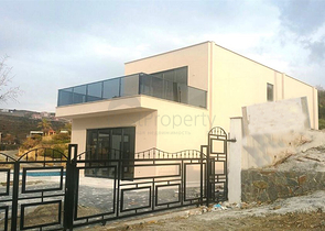 فيلا فاخرة بأربع غرف نوم في الانيا