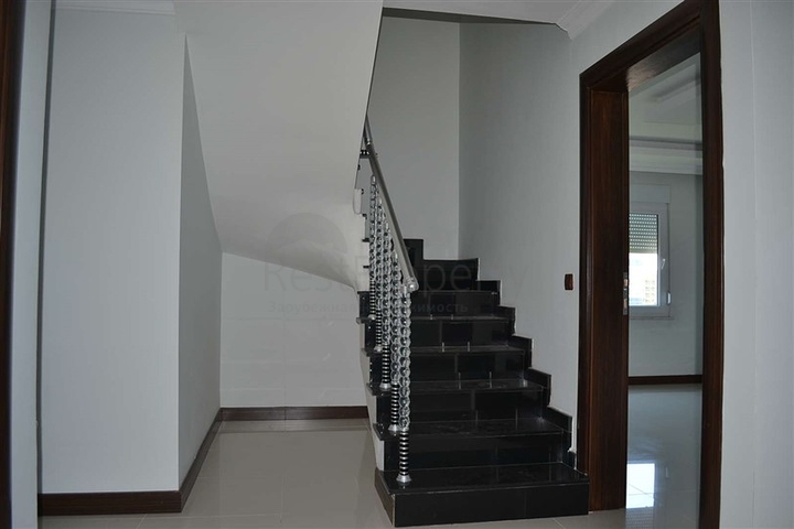 شقة دوبلكس باطلالة بحرية في ماهموت لار