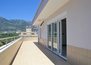 شقة دوبلكس باطلالة بحرية في ماهموت لار