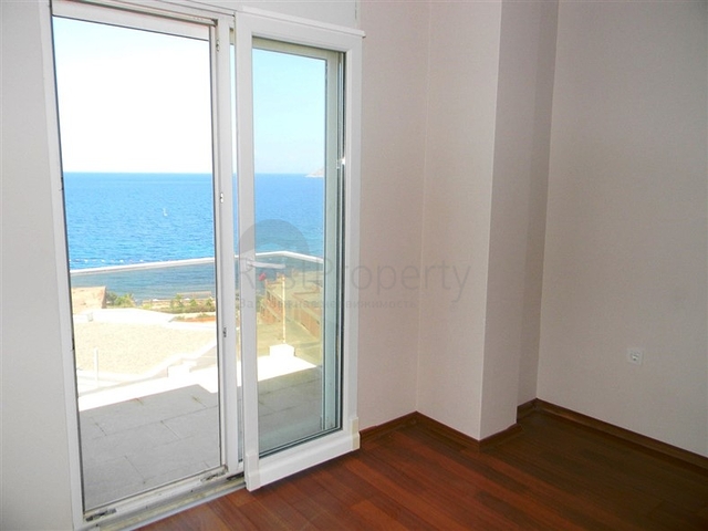 فيلا فاخرة على البحر