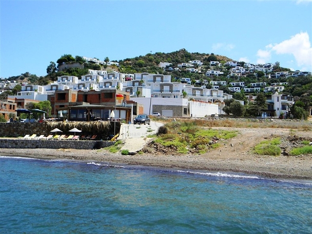 فيلا فاخرة على البحر