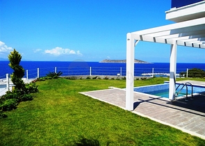 فيلا فاخرة على البحر