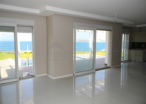 فيلا فاخرة على البحر