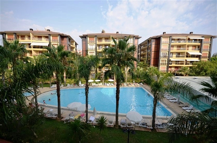 شقة مع حديقة في مجمع مميز على البحر