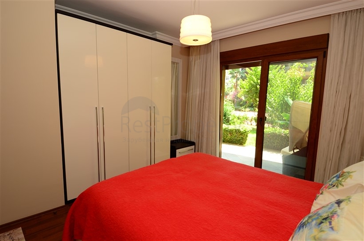 شقة مع حديقة في مجمع مميز على البحر