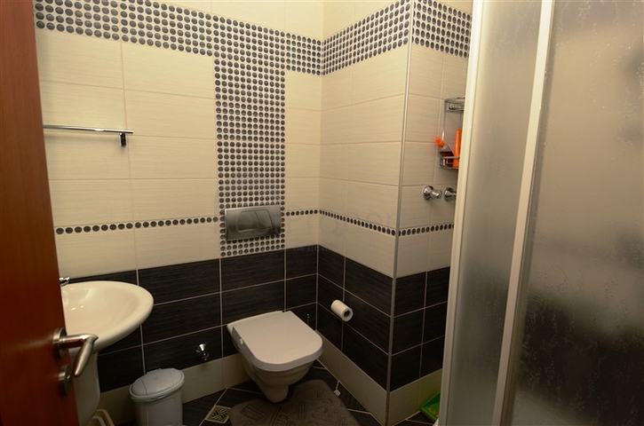 شقة مع حديقة في مجمع مميز على البحر