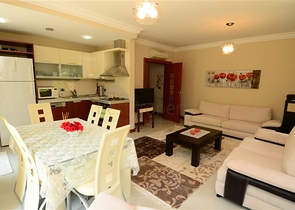 شقة مع حديقة في مجمع مميز على البحر