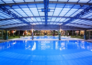 شقة مع حديقة في مجمع مميز على البحر