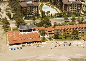 شقة مع حديقة في مجمع مميز على البحر