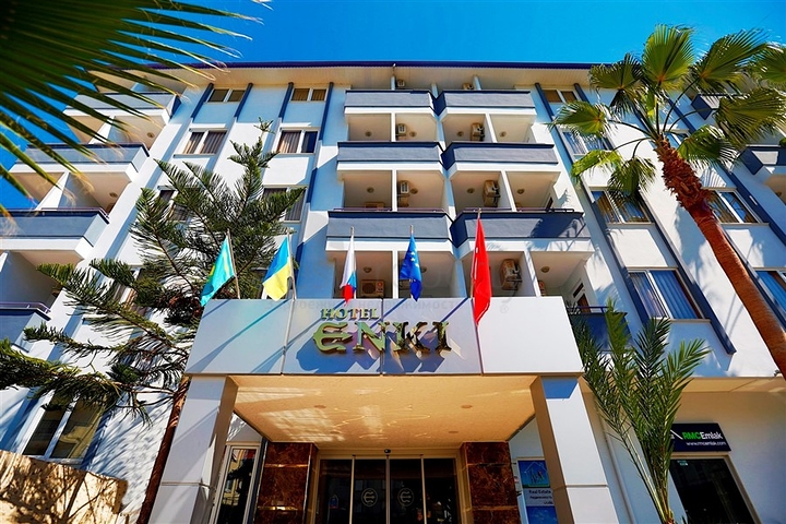 اوتيل اربع نجوم في وسط الانيا