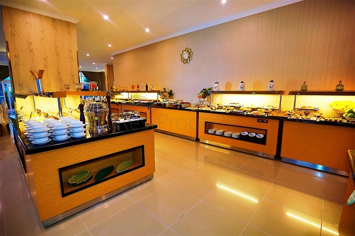 اوتيل اربع نجوم في وسط الانيا