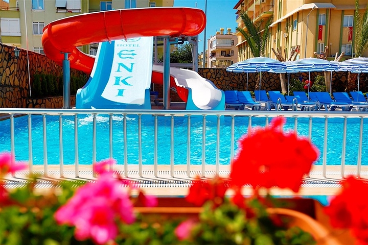 اوتيل اربع نجوم في وسط الانيا