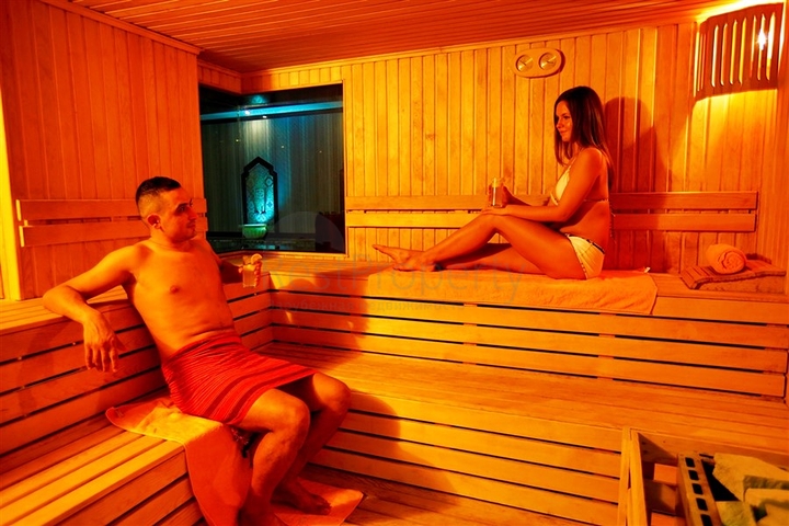 اوتيل اربع نجوم في وسط الانيا