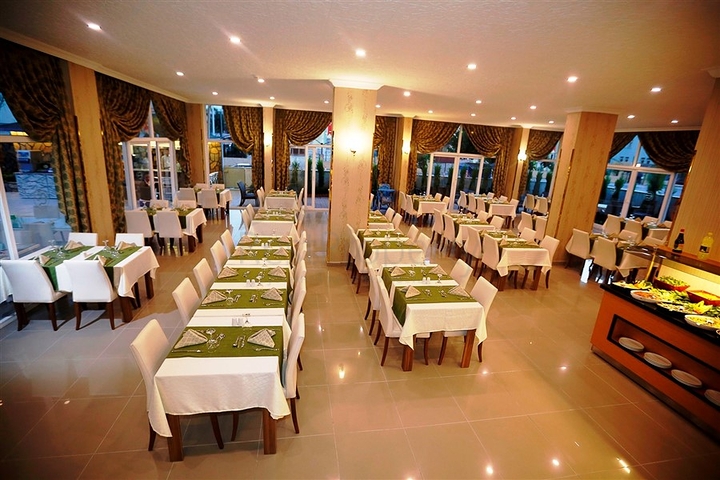 اوتيل اربع نجوم في وسط الانيا