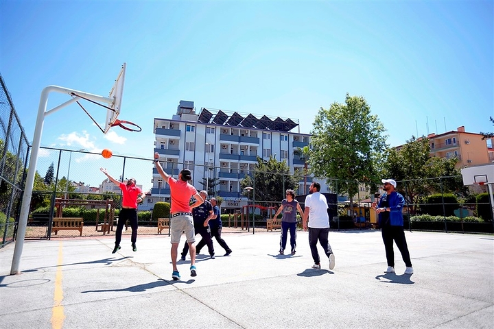 اوتيل اربع نجوم في وسط الانيا