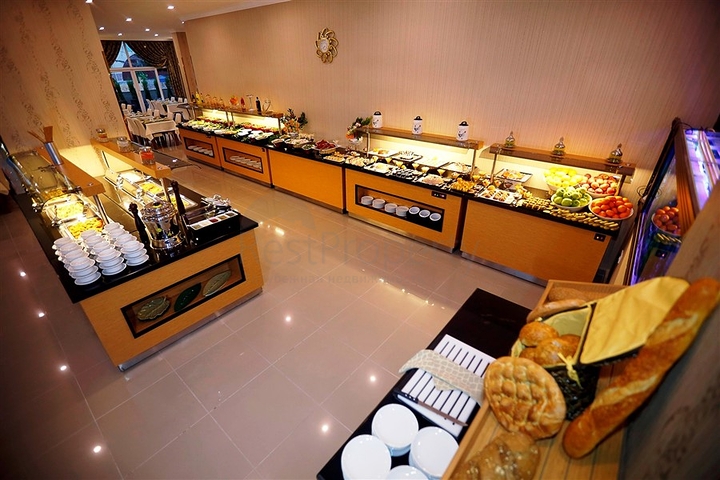 اوتيل اربع نجوم في وسط الانيا