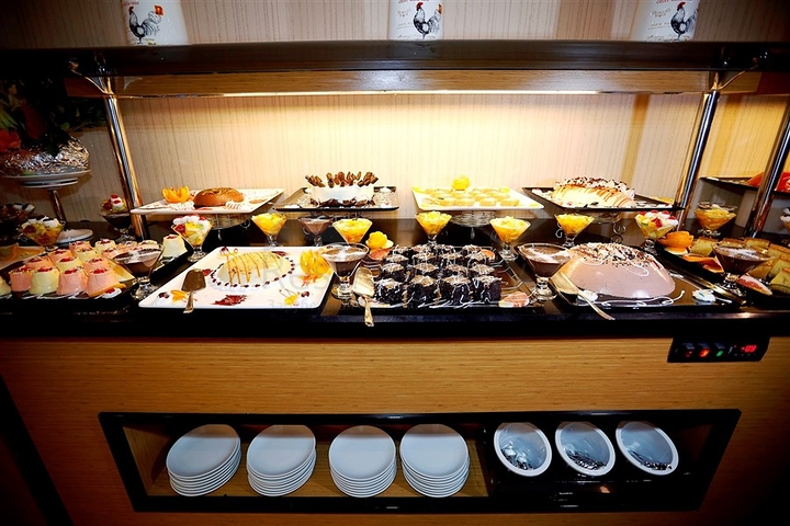 اوتيل اربع نجوم في وسط الانيا