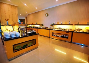 اوتيل اربع نجوم في وسط الانيا