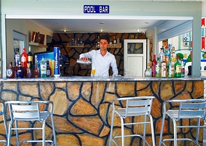 اوتيل اربع نجوم في وسط الانيا