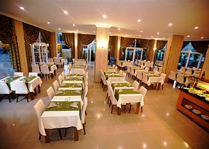 اوتيل اربع نجوم في وسط الانيا